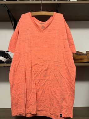 American Eagle Outfitters Coral Heather V-Neck Short Sleeve Tee